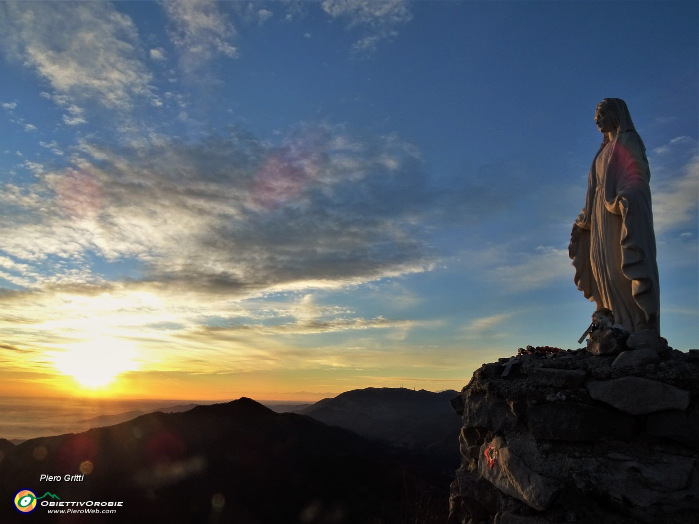 54 Luci del tramonto alla Madonnina del Costone (1195 m).JPG